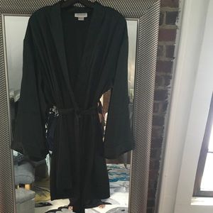 Jones New York short robe with sleeves.  NWOT